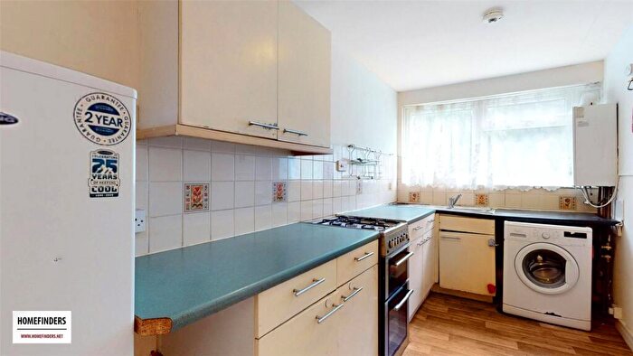 2 Bedroom Apartment For Sale In Carnarvon Road, Stratford, E15
