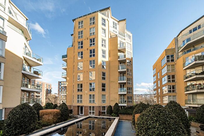 2 Bedroom Flat For Sale In Water Gardens Square, Surrey Quays, SE16