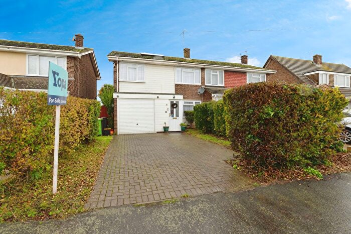 3 Bedroom Semi-Detached House For Sale In Conway Avenue, Southend-On-Sea, SS3