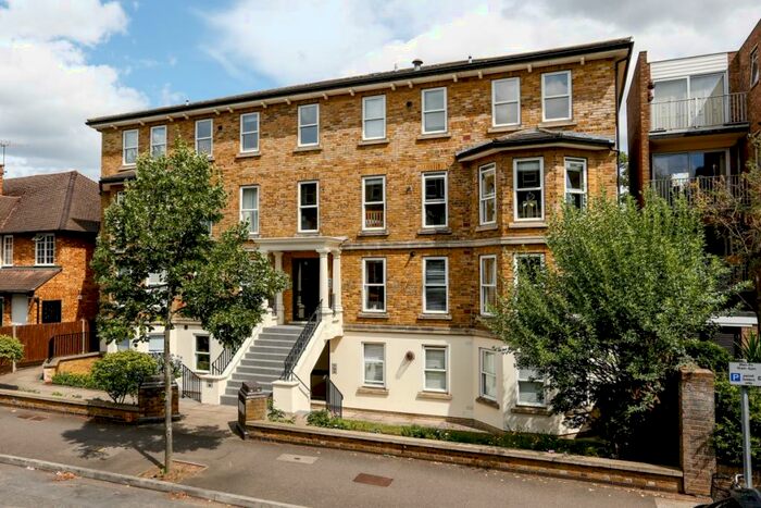 2 Bedroom Apartment To Rent In Grove Road, Surbiton, KT6