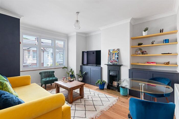 1 Bedroom Flat For Sale In Adela Avenue, New Malden, KT3
