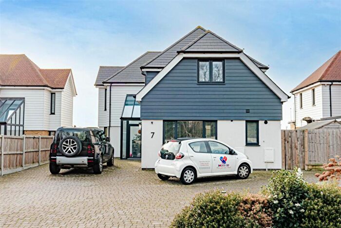 5 Bedroom Detached House For Sale In Foreland Heights, Ramsgate, CT11