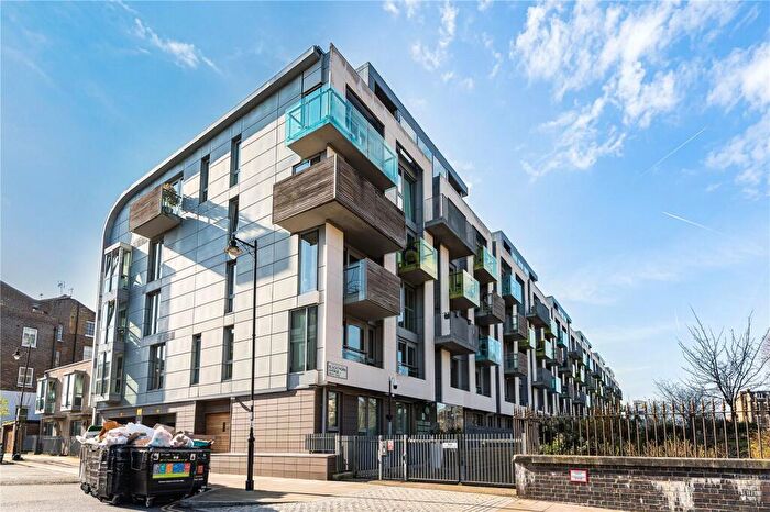 2 Bedroom Apartment To Rent In Blackthorn Avenue, London, N7