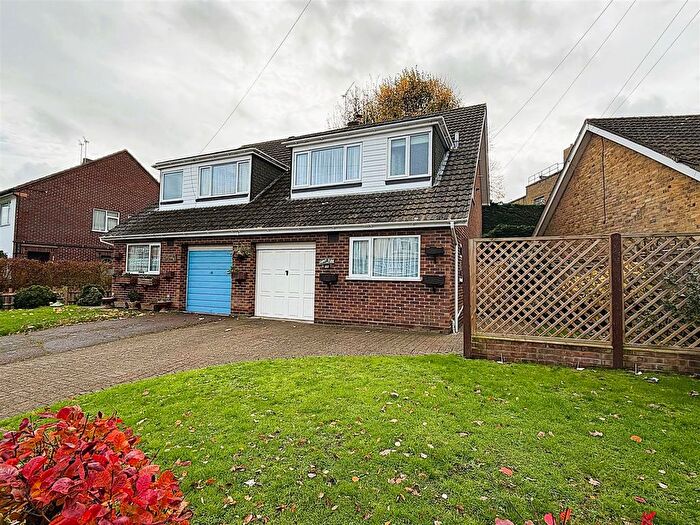 3 Bedroom Semi Detached House For Sale In High Street, Farnborough, BR6
