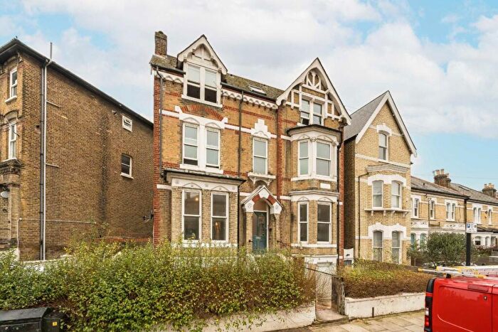 1 Bedroom Flat To Rent In Endlesham Road, Balham, SW12