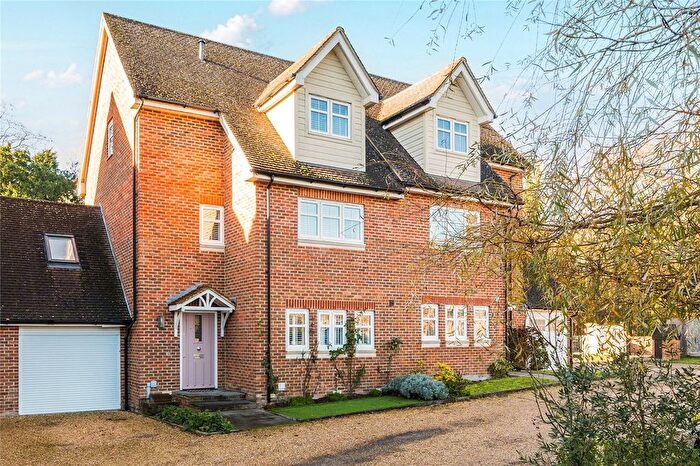 3 Bedroom Semi-Detached House To Rent In Oakhurst Park Gardens, Hildenborough, Tonbridge, Kent, TN11