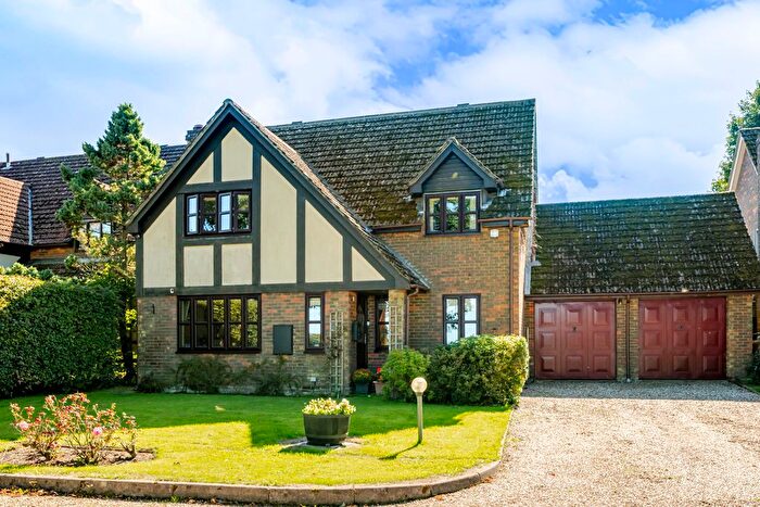 4 Bedroom Detached House For Sale In Vicarage Lane, Burwash Common, TN19