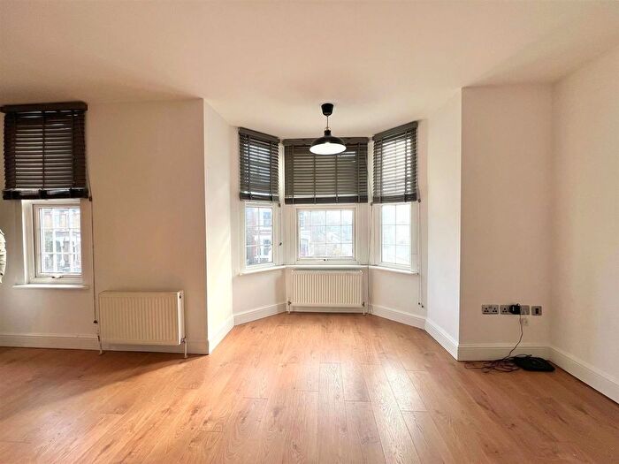 2 Bedroom Flat To Rent In Forest Drive East, London, E11