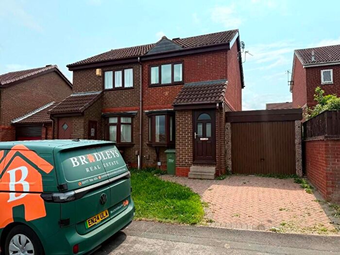 2 Bedroom Terraced House To Rent In Cross Lane, Wakefield, WF2
