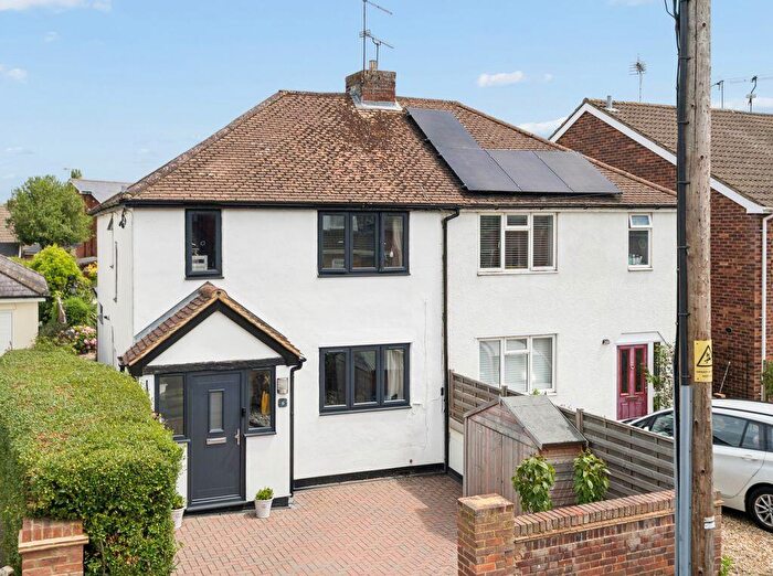 4 Bedroom Semi-Detached House For Sale In Oaktree Road, Marlow, SL7