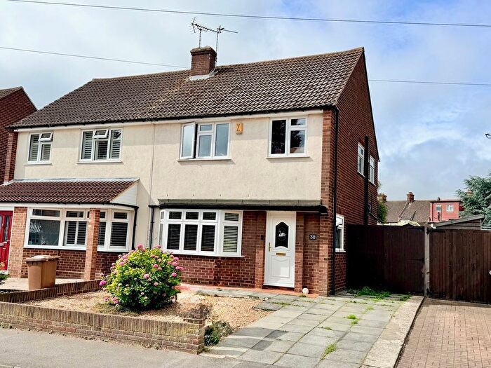 3 Bedroom Semi-Detached House For Sale In Clayton Croft Road, Wilmington, DA2