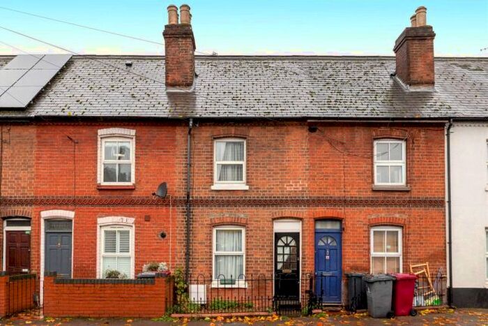 3 Bedroom Terraced House To Rent In Elgar Road, Reading, Berkshire, RG2