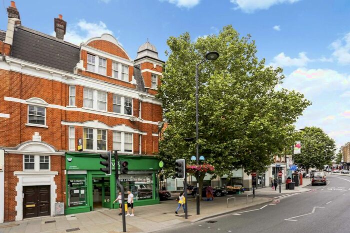 3 Bedroom Flat To Rent In Streatham High Road, London, SW16