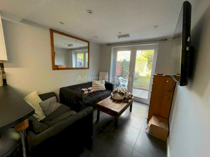 6 Bedroom Terraced House To Rent In De Beauvoir Road, Reading, RG1