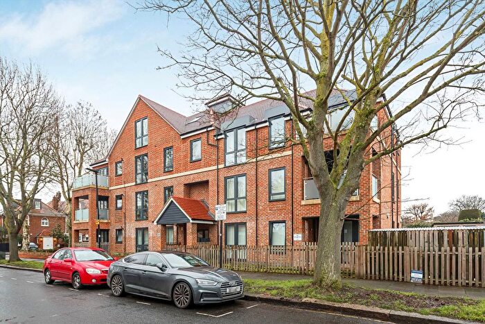 2 Bedroom Flat For Sale In Garth Road, Chiswick, W4