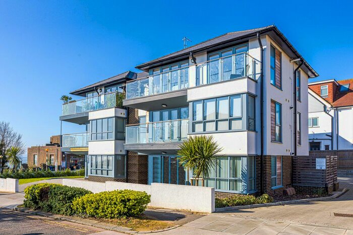 2 Bedroom Flat To Rent In The Ridgeway, Westcliff-On-Sea, SS0
