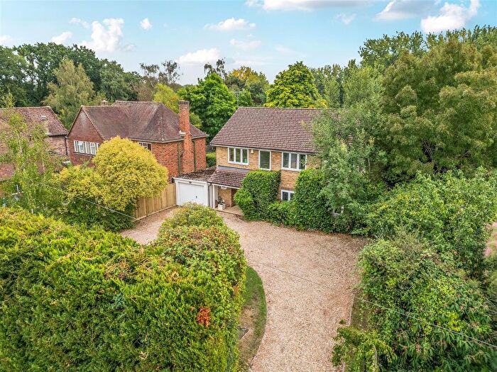 4 Bedroom Detached House For Sale In Lower Farm Road, Effingham, KT24