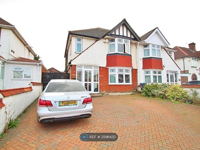 4 Bedroom Semi-Detached House To Rent In Great West Road, Hounslow, TW5