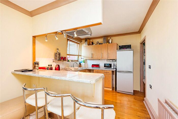 2 Bedroom Flat For Sale In Commercial Road, Poplar, E14