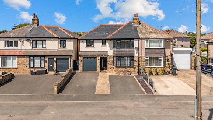 4 Bedroom Semi-Detached House For Sale In Oaklands Avenue, Northowram, HX3