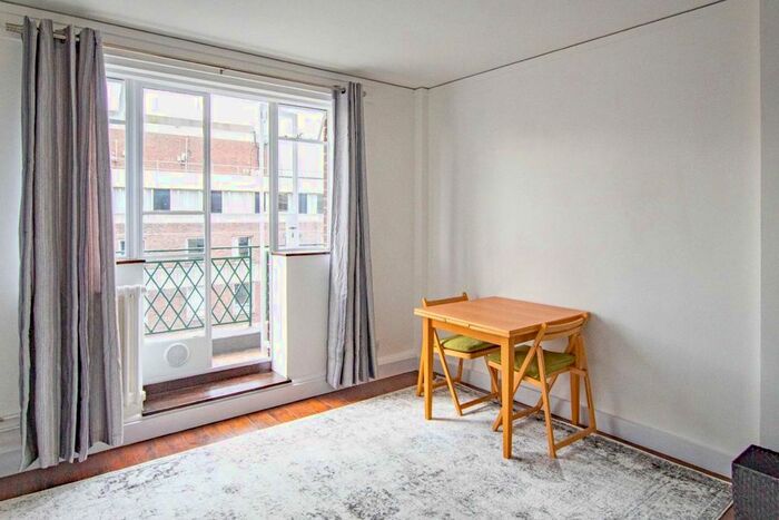 Studio To Rent In Woburn Place, London, WC1H