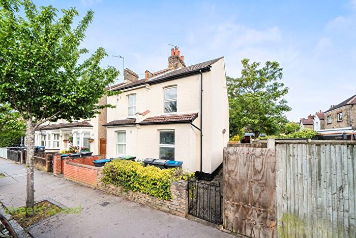 2 Bedroom Semi Detached House For Sale In Exeter Road, Croydon, CR0
