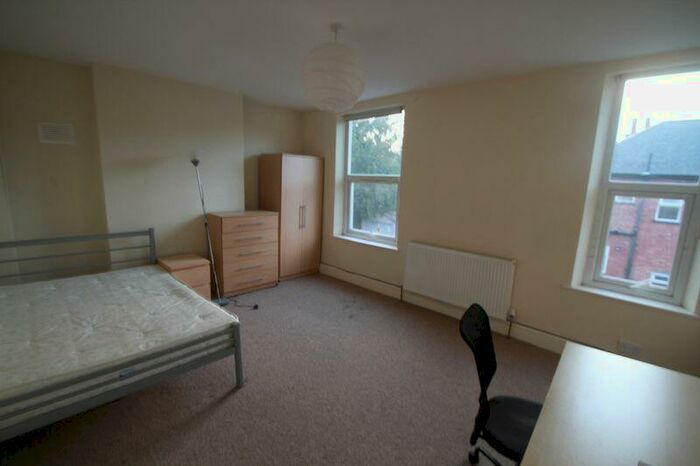 4 Bedroom Semi-Detached House To Rent In Ednaston Road, Nottingham, NG7