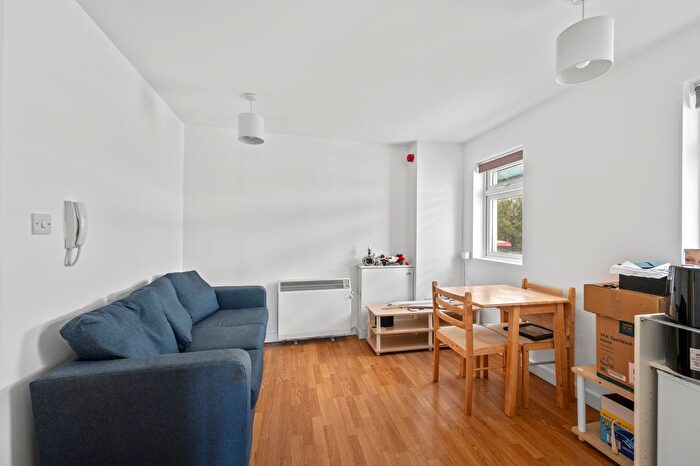 1 Bedroom Flat To Rent In Coombe Lane, SW20