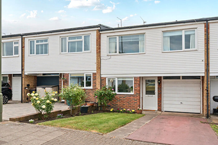 4 Bedroom Detached House For Sale In Lankton Close, Beckenham, BR3