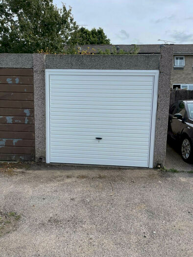 Garage / Parking To Rent In Buttercup Close, Billericay, Essex, CM12