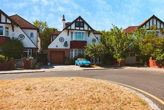 7 Bedroom Detached House For Sale In Lloyd Park Avenue, Croydon, CR0