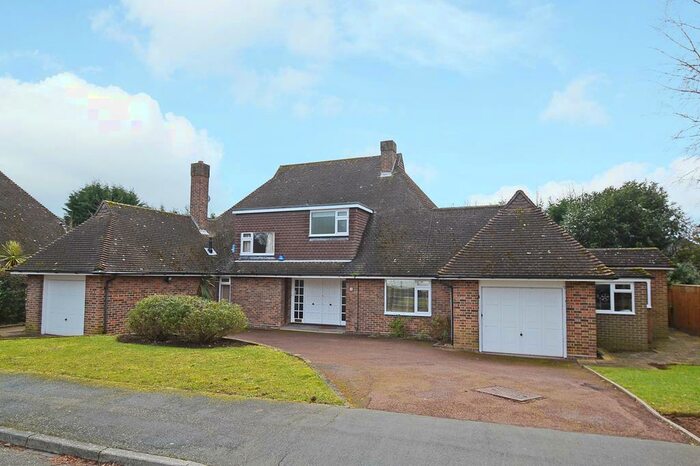 4 Bedroom Detached House To Rent In The Paddocks, Weybridge, Surrey, KT13