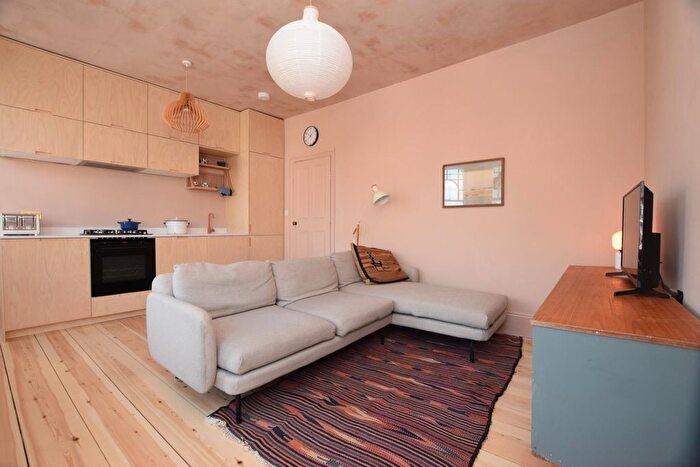 2 Bedroom Flat To Rent In Mattison Road, London, N4