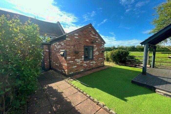 2 Bedroom Cottage To Rent In Hathaway Hamlet, Stratford-Upon-Avon, CV37