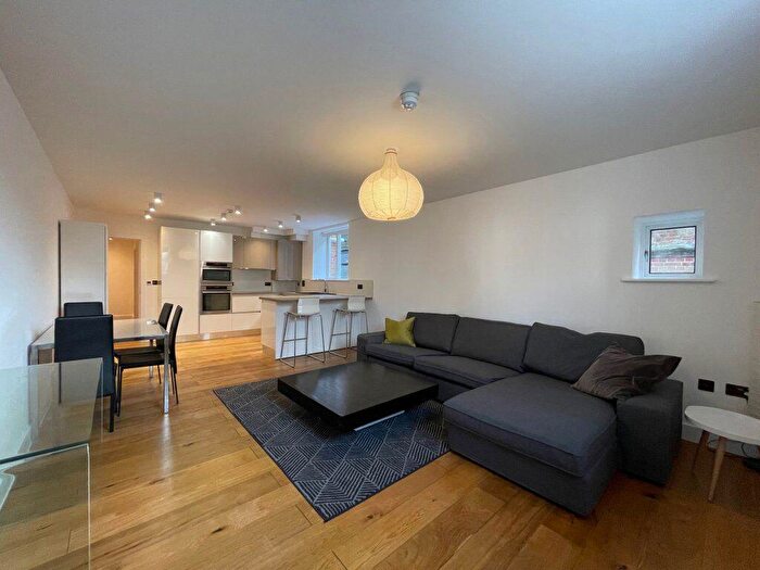 3 Bedroom Flat To Rent In Florence Road -, P15