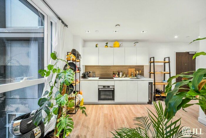 Apartment To Rent In Kingly Building, London, N4