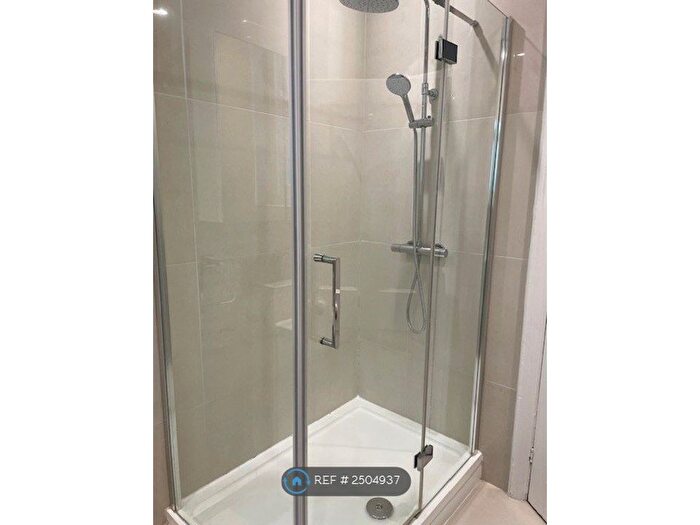 3 Bedroom Flat To Rent In North End Rd, London, W14