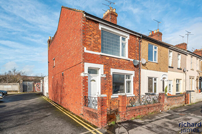 4 Bedroom End Of Terrace House For Sale In Dean Street, Swindon, SN1