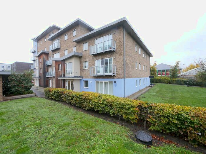 2 Bedroom Flat To Rent In Sundeala Close, Sunbury-On-Thames TW16