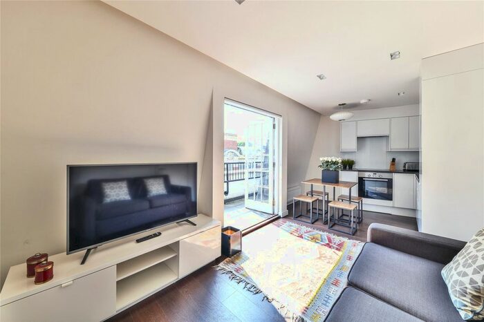 3 Bedroom Flat To Rent In Sloane Avenue, London, SW3