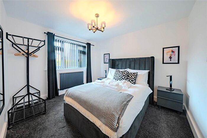 2 Bedroom Bungalow For Sale In Kingfisher Way, Leeds, West Yorkshire, LS17
