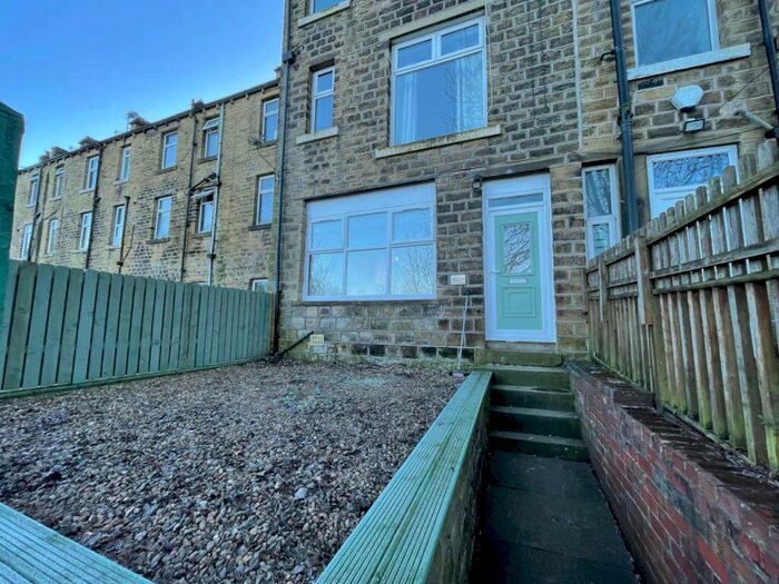 1 Bedroom Apartment To Rent In Manchester Road, Huddersfield, West Yorkshire, HD4
