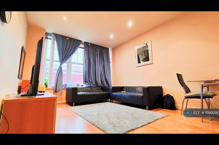 2 Bedroom Flat To Rent In Mcilroys Building, Reading, RG1