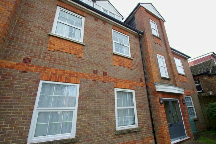 1 Bedroom Flat To Rent In Holyrood Court, Marlborough Road, Watford WD18