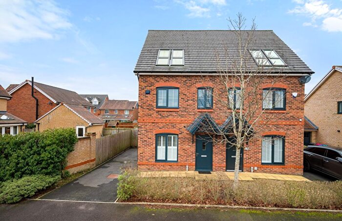 3 Bedroom Semi Detached House For Sale In Meadow View, Worsley, M28