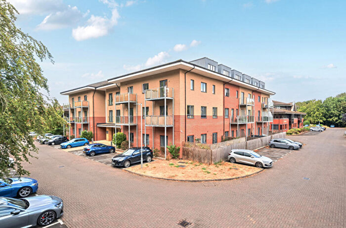 1 Bedroom Flat For Sale In Weyside Park, Catteshall Lane, Godalming, Surrey, GU7