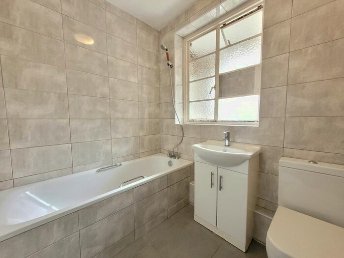 1 Bedroom Flat To Rent In Colney Hatch Lane, Muswell Hill, N10