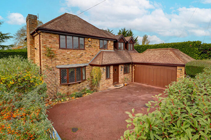4 Bedroom Detached House For Sale In Llanbury Close, Chalfont St. Peter, Gerrards Cross, Buckinghamshire, SL9