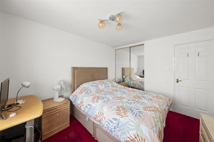 3 Bedroom Terraced House For Sale In Regents Close, Hayes, UB4
