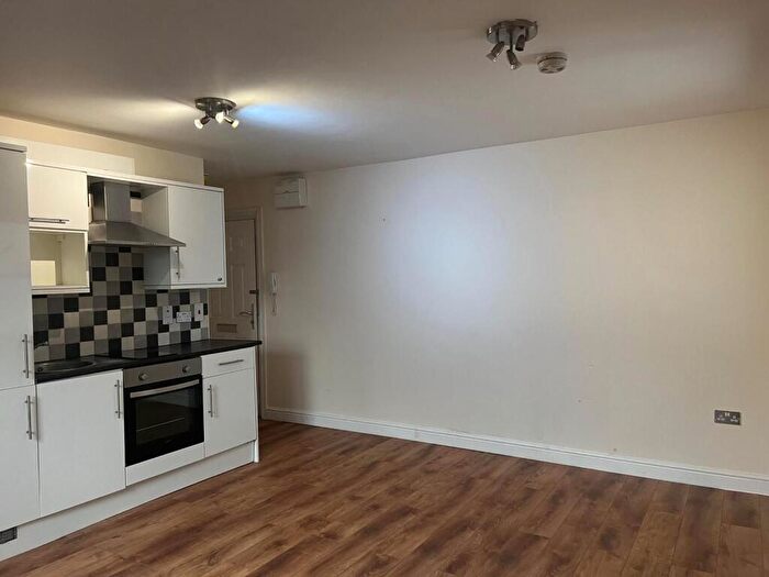 Studio To Rent In Flat, Park Street, Luton, LU1